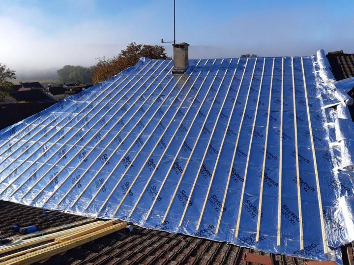 Nous vous proposons la pose de fenêtre de toit VELUX pour illuminer l’intérieur de votre maison.